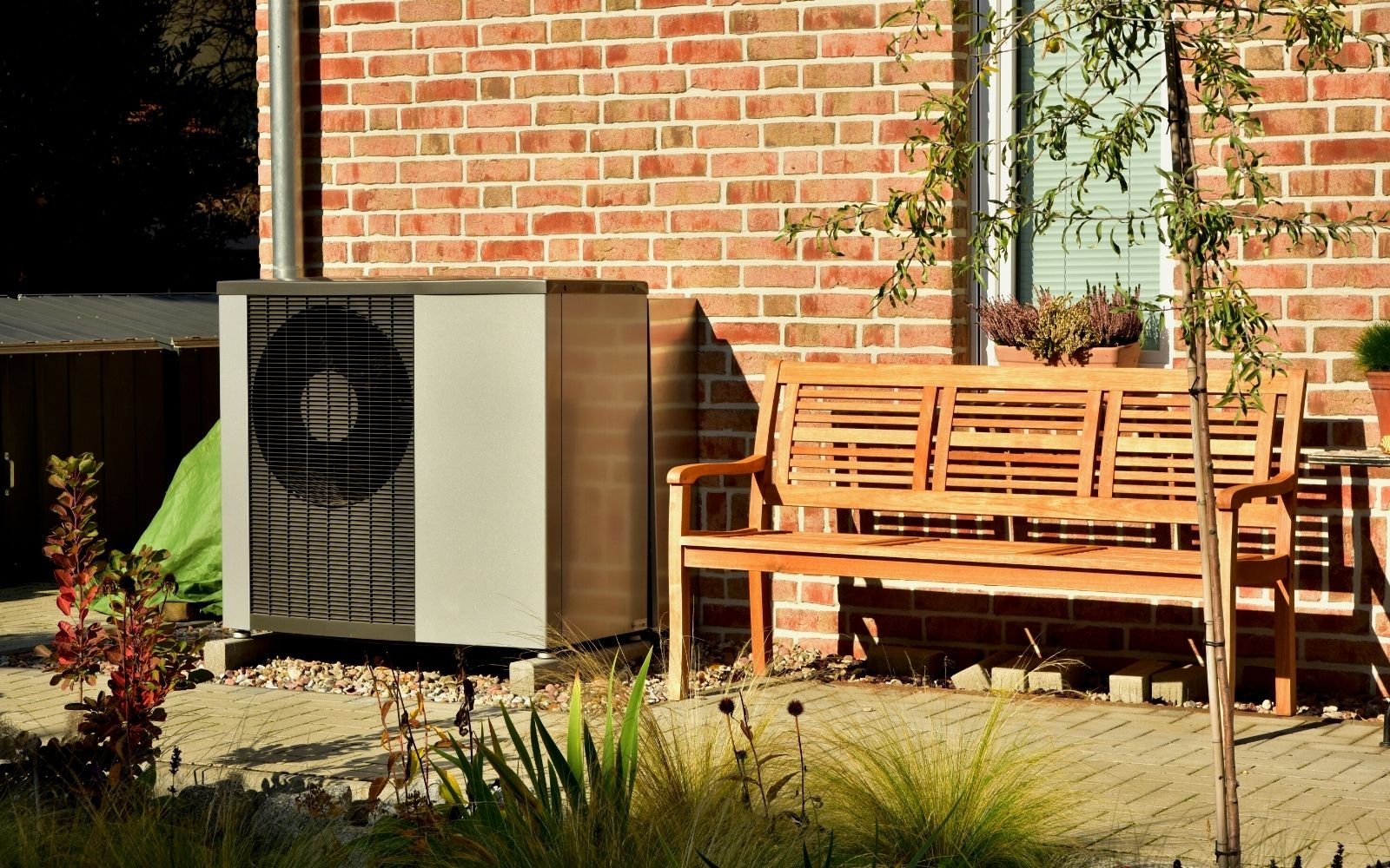 Air-to-Water vs Ground Source Heat Pumps