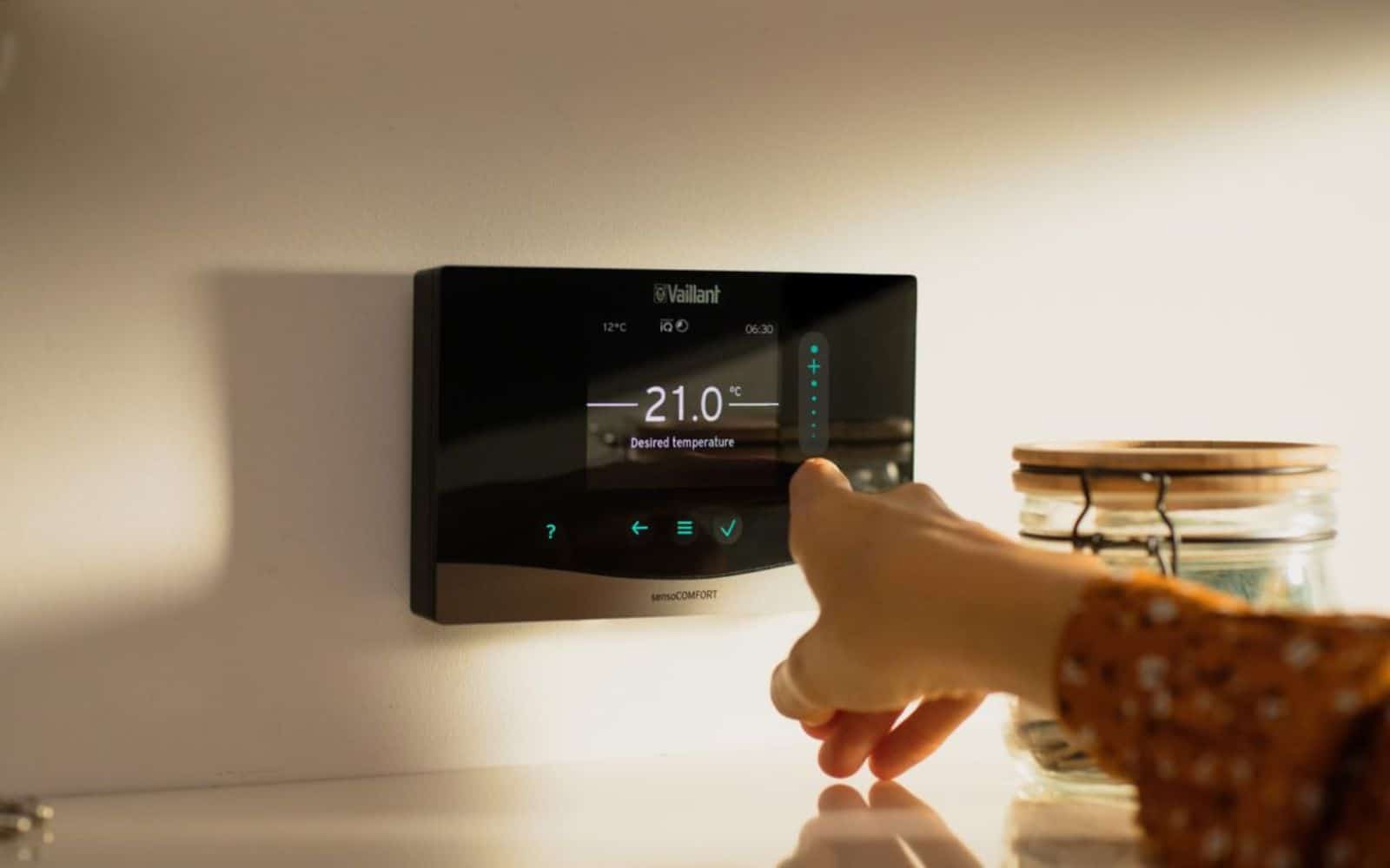 What is a smart thermostat